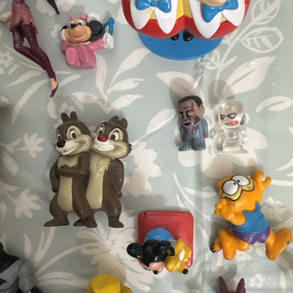 Lot Of Vintage Mixed‎ Toys Batman Kool-Aid California Raisin Dick Tracey Ect.